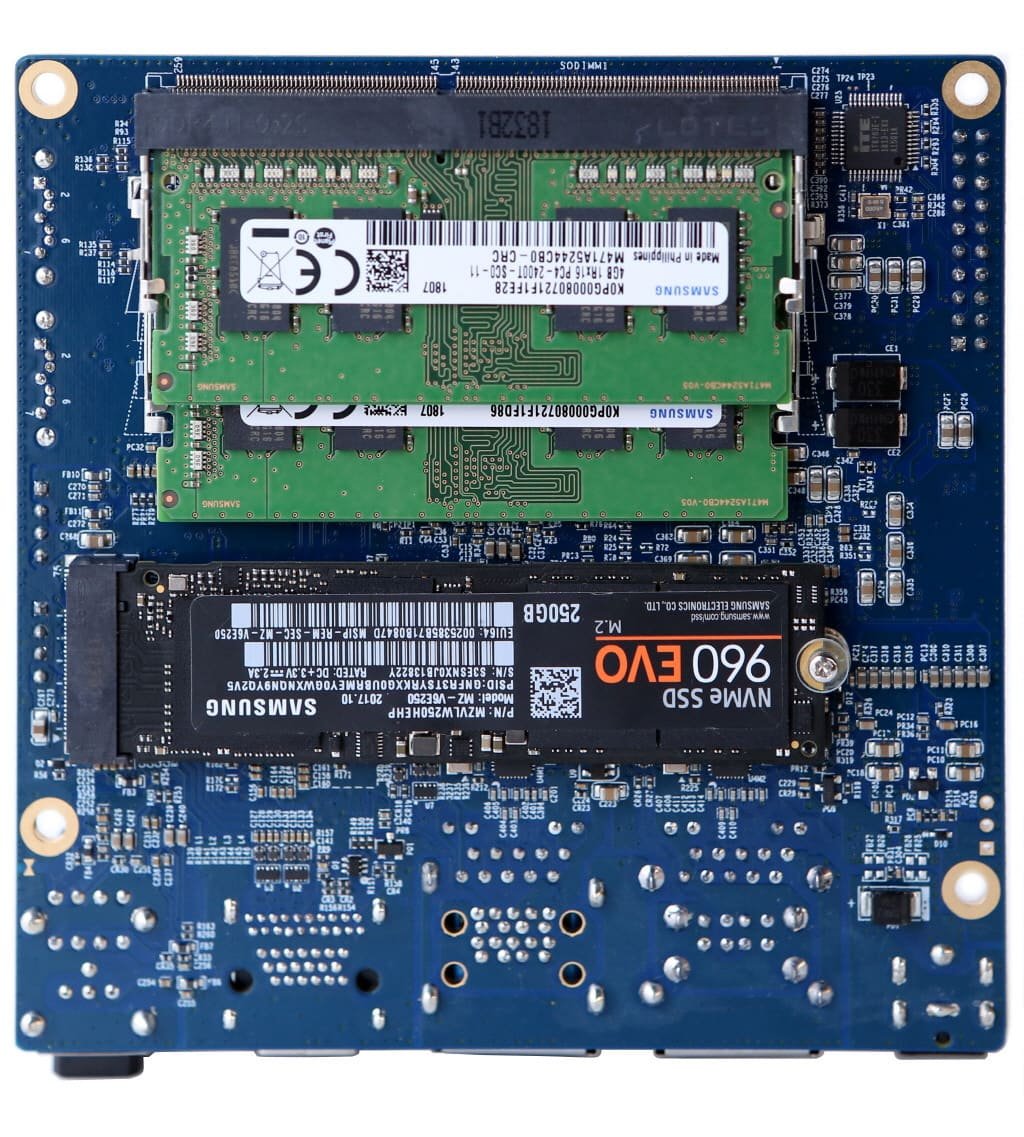Jednodeskový počítač s pamětí RAM a PCIe NVMe M.2 SSD - RAM a SSD nejsou součástí dodávky, je nutné je zakoupit samostatně.