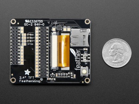 Na zadní straně panelu jsou piny v podobě pinů GPIO, zásuvka pro paměťovou kartu microSD a tlačítko RESET.