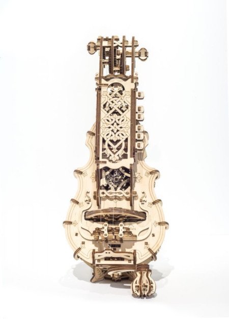 Mechanický hudební model inspirovaný uměním středověkých řemeslníků.