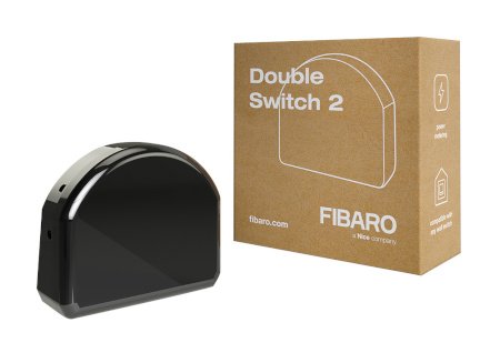 Černé relé Fibaro Double Switch 2 leží na bílém pozadí s krabicí.