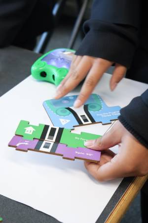 Lekce v krabici - Vzdělávací sada pro bezobrazovkové programování pro Mai-Z, MouseBot - Kitronik 56137