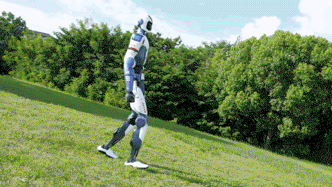 Humanoidní robot - Unitree R1 Basic - Crismon Hero